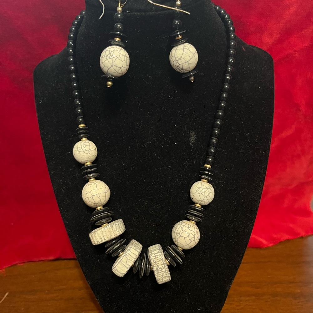 Elegant Black and White Beaded Necklace and Earring Set